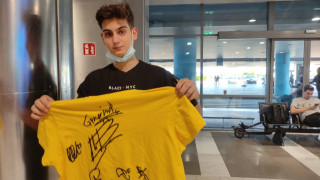 Άρης: Οπαδός συλλέγει υπογραφές των νέων αποκτημάτων