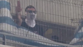 Οπαδοί της Άιντραχτ χαιρετούν ναζιστικά στις εξέδρες του «Βελοντρόμ»