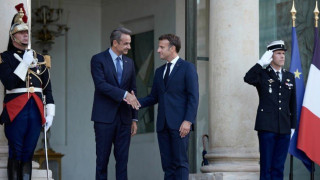 Κυριάκος Μητσοτάκης-Εμανουέλ Μακρόν: «Αυτούς που λένε ότι θα έρθουν βράδυ, τους περιμένουμε στο φως της ημέρας»