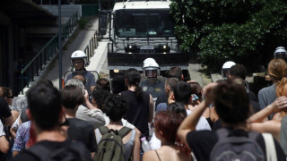 Θεσσαλονίκη: Ένταση στο ΑΠΘ με ρίψη αντικειμένων και χρήση χημικών από την ΕΛΑΣ