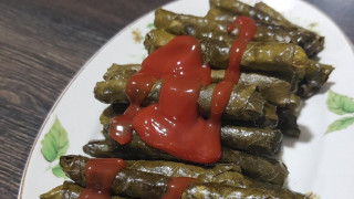 Διπλωμάτης ενώνει Τούρκους με Έλληνες με αφορμή τα… ντολμαδάκια με κέτσαπ