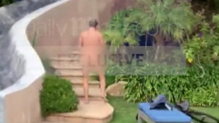 ΗΠΑ: Γυμνός ο γιος του Μπάιντεν έκανε βουτιές σε νεροτσουλήθρα