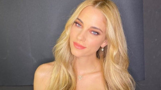 Δούκισσα Νομικού: Έφερε το καλοκαίρι με κόκκινο μπικίνι