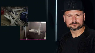 Πάνος Αργιανίδης: Τα έκανε... γυαλιά-καρφιά στις τουαλέτες των ΕΛΤΑ