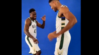 Το χορευτικό Γιάννη και Θανάση στην φωτογράφιση των Μπακς