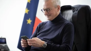 Προκαλεί Γάλλος υπουργός: «Αν κρυώνετε, φορέστε ζιβάγκο»