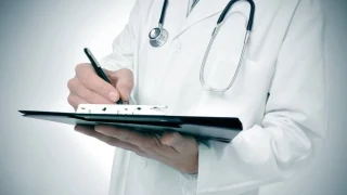 Προσωπικός γιατρός: Εφάπαξ 40.000 ευρώ στους νέους ειδικευόμενους γιατρούς – Οι προϋποθέσεις