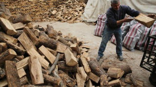 «Συναγερμός» για τα καυσόξυλα: «Υπεύθυνα για 15.000 ξαφνικούς θανάτους κάθε χρόνο στην Ελλάδα»