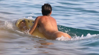 Το bikini φωτιά της κυρίας Πιρές στη Μύκονο! (pics+video)