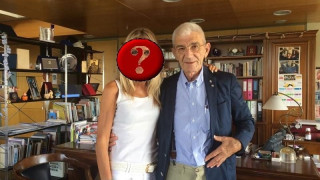 Με ποια εντυπωσιακή ξανθιά ποζάρει ο Γιάννης Μπουτάρης; 