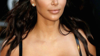 Κιμ, κορίτσι μου, θα μας βγάλεις κανένα μάτι με αυτά τα «καρπούζια»! (pic)