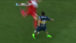 Ο Τέβες έσπασε το πόδι αντιπάλου (video)