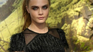 Τα... πέταξε όλα άθελά της (Pic)