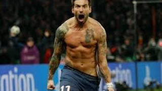 Τον παράτησε... μετά το όργιο στο γιοτ (pics)