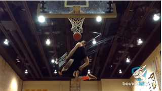 Αυτό είναι το καλύτερο κάρφωμα όλων των εποχών! (video)