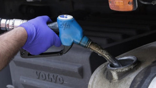 Στο «χρονοντούλαπο» η επιδότηση στο πετρέλαιο κίνησης, πιο ακριβό και από τη βενζίνη