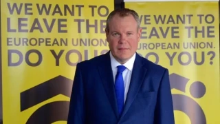 Βρετανία: Έδιωξαν υπουργό από την κυβέρνηση επειδή «άγγιξε τον μηρό νεαρού άντρα»