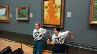 Ντοματόσουπα σε αριστούργημα του Βαν Γκογκ έριξαν ακτιβιστές στο Λονδίνο