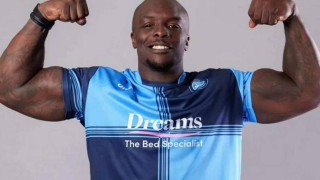 Ακινφέουα: Αφήνει το ποδόσφαιρο και «πιάνει» το wrestling