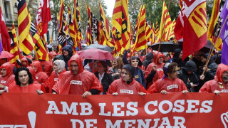 «Μισθός ή σύρραξη»: Μεγάλη διαδήλωση στη Μαδρίτη με αίτημα την αύξηση των μισθών