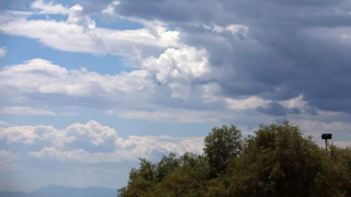 Ο καιρός του Σαββάτου (1/11): Νεφώσεις, βροχές και... ορατότητα περιορισμένη