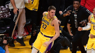 Από υπάλληλος σε νεκροταφείο, ήρωας για τους Λέικερς