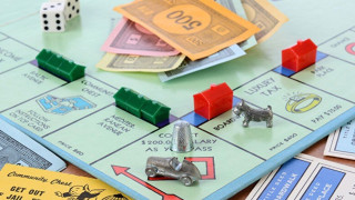 Μονόπολη: Η ιστορία πίσω από τις ζαριές του Real Estate επιτραπέζιου