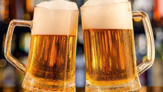 Βρετανία: Οι παμπ ζητούν «πάγωμα» του φόρου στη μπύρα ενόψει Χριστουγέννων