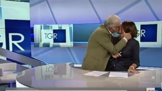 Ασυγκράτητος! Παλαίμαχος ποδοσφαιριστής φίλησε παρουσιάστρια on air! (Video)