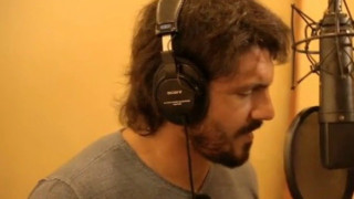 Άφησε την προπονητική και έγινε... τραγουδιστής! (video)