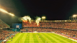 Φωτοβολίδα οπαδών της Μπενφίκα χτύπησε δίχρονο παιδί (video)