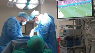 Παγκόσμιο Κύπελλο: Άνδρας έβλεπε τον αγώνα Μουντιάλ ενώ τον χειρουργούσαν