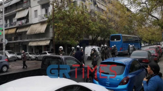 Θεσσαλονίκη: Επεισόδια μεταξύ Ρομά και ΜΑΤ έξω από το Ιπποκράτειο που νοσηλεύεται ο 16χρονος