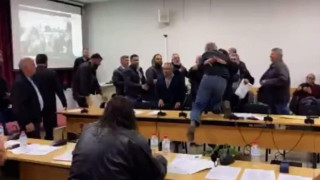 Κρήτη: Ξύλο και εικόνες ντροπής σε δημοτικό συμβούλιο