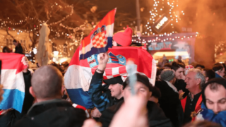 Οι Κροάτες στους δρόμους για την τεράστια πρόκριση της Εθνικής τους (vid)