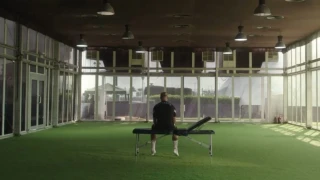 Ο Χάαλαντ περιπλανιέται μόνος του στο γήπεδο, περιμένοντας την επιστροφή των συμπαικτών του