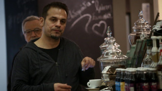 Ο Ντέμης Νικολαΐδης εκπαιδεύεται για πυροσβέστης