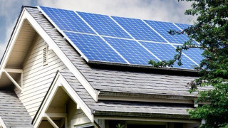 Πώς οι Ευρωπαίοι επιχειρούν να μειώσουν τους λογαριασμούς ενέργειας