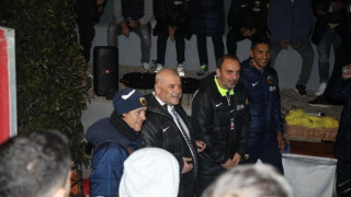 Αποθέωση Μελισσανίδη στους παίκτες της ΑΕΚ: «Είναι... εξωγήινο το ποδόσφαιρο που παίζετε!»