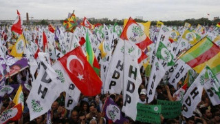 Τουρκία: Οικονομικός στραγγαλισμός του HDP – «Παγώνουν» οι λογαριασμοί του φιλοκουρδικού κόμματος