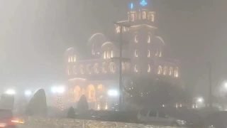 Πυκνή ομίχλη εξακολουθεί να «σκεπάζει» τη Λάρισα - Απόκοσμες εικόνες