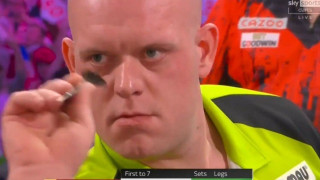 Viral στα social media o «πιο απίθανος γύρος όλων των εποχών» στον τελικό του Παγκοσμίου Κυπέλλου Darts