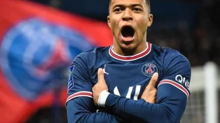 Ο Εμπαπέ στήριξε τον Ζιντάν και έκραξε δημόσια τον πρόεδρο της γαλλικής Π.Ο