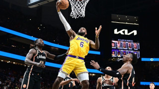 Ο Λεμπρόν άρπαξε πινακάκι από τον πάγκο και σχεδίασε το δικό του «play»