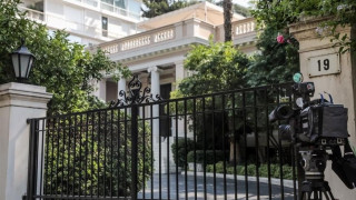 Γκρίνιες από τα... δεξιά για την κυβέρνηση - Ποιοι θα πάνε στην κηδεία