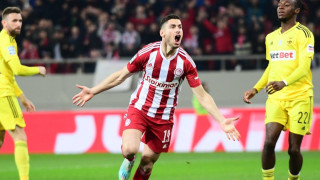 Ολυμπιακός: Έκανε... σερβιτόρο τον Μασούρα η Μπόχουμ (vid)