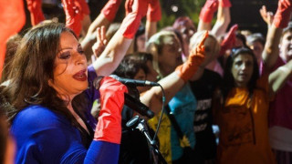 Η Αλεξίου με τις καθαρίστριες,η Βίσση με Κοντσίτα και η δύναμη της μουσικής  