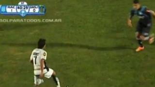 Διπλή «ποδιά» σε αντίπαλο  (video)