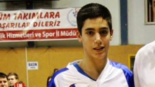 Κόνιαρης: «Δεν με χτύπησε ποτέ ο προπονητής μου»