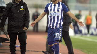 Τα δίνει όλα για Παπαδόπουλο